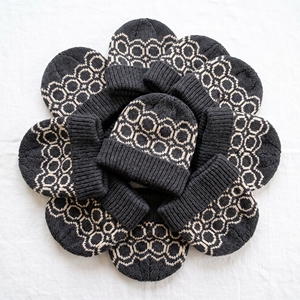 Gorro de punto geométrico con punta de flecha, gorro cálido de invierno gris, gorro tipo calavera, venta al por mayor, fabricante, fábrica, suministro de gorros. - Product Image 3