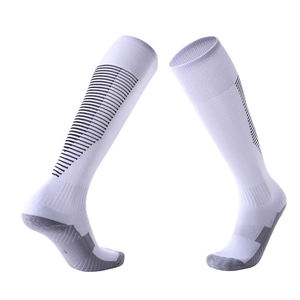 Chaussettes de football longues pour uniforme d'équipe et performance athlétique, chaussettes de football personnalisées avec logo pour clubs, écoles et sports - Product Image 3
