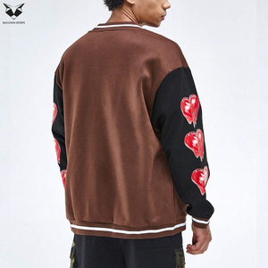 Chaqueta Varsity Vintage Marrón para Hombre, Chaqueta Bomber con Mangas Negras y Bordado de Letras, Chaqueta de Béisbol Casual de Dos Tonos - Product Image 3