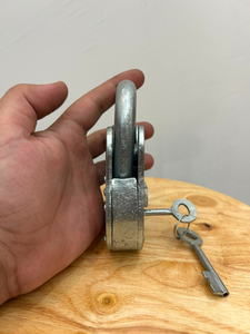 Candado de Metal Resistente con Llaves, Candado de Hierro Vintage con Grillete Sólido, Candado de Seguridad Tradicional para Puerta, Almacén - Product Image 1