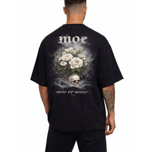 เสื้อยืดโอเวอร์ไซส์ลายดอกไม้ Moe สำหรับผู้ชาย สีดำ แขนสั้น สไตล์ลำลอง สตรีทแวร์ ผ้าเจอร์ซีย์คอตตอน คอกลม โลโก้ด้านหน้า - Product Image 4