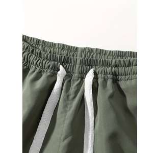 Pantalon de jogging cargo multipoches pour homme, style streetwear ample, en molleton de coton épais, avec logo personnalisé - Product Image 2