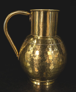 Carafe en cuivre style antique pour bar, jus, vin, grande carafe en métal finition dorée, pichet fait main à prix abordable - Product Image 1