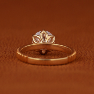 Bague de fiançailles solitaire en or 14K 18K avec diamant de laboratoire rond de 3 carats, sertie à griffes, pour femme, certifiée IGI VS1 VVS, tendance - Product Image 4