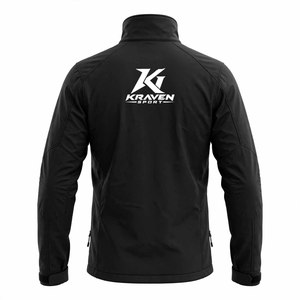 เสื้อแจ็คเก็ตซอฟต์เชลล์สำหรับเจ้าหน้าที่รักษาความปลอดภัยในมหาวิทยาลัย สีดำตามสีประจำมหาวิทยาลัย มีกระเป๋าหลายช่อง บุขนแกะ และผลิตโดยโรงงานที่รับผลิตสินค้าภายใต้แบรนด์ของลูกค้า - Product Image 2
