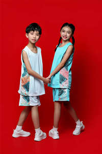 Ensemble de vêtements de sport de basketball personnalisés, maillot à col en V sublimé et short pour les joueurs d'équipe adultes - Product Image 5
