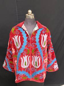 Veste kimono artisanale en velours Suzani, rouge, à fleurs, brodée à la main, manteau long, style bohème vintage, cardigan d'hiver pour femme - Product Image 2