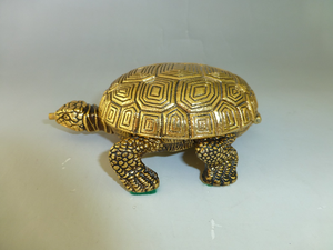 Horloge mécanique vintage suisse en forme de tortue, horloge de bureau décorative, objet de collection pour la maison ou le bureau - Product Image 2