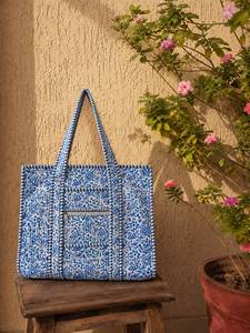 Sac fourre-tout à bandoulière pour femme, tendance, en coton matelassé à imprimé floral, 18x18 pouces, avec fermeture éclair et chaînes, fait main, lavable - Product Image 1