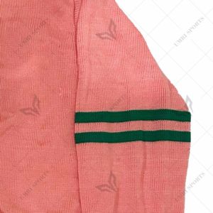 Cardigan en tricot pour femme, col en V, avec bordure rayée, en laine et acrylique épais 7GG, style universitaire et preppy, personnalisable avec logo, vente en gros - Product Image 4