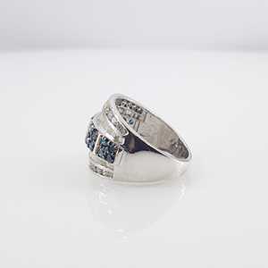 Anillo de Compromiso y Boda con Diamantes Naturales Blancos y Azules de Corte Redondo y Baguette de 2.74 Ct para Mujer, Plata de Ley 925, Venta al Por Mayor - Product Image 2