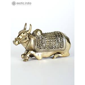 Statue en laiton Nandi faite à la main de 4 pouces Vahana superfine de Seigneur Shiva plusieurs tailles pour la décoration intérieure et le temple fabriqué en Inde - Product Image 1