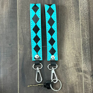 Bracelet porte-clés en cuir à carreaux véritable de haute qualité fabricant de porte-clés en cuir de vachette avec logo personnalisé porte-clés en métal bracelet de luxe - Product Image 5