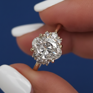 Anillo de Compromiso Clásico con Diamante Cultivado en Laboratorio de 1.75 Quilates, Certificado por IGI, VVS2 F, Ovalado, Oro Amarillo de 14K, Chapado en Rodio, Venta al Por Mayor - Product Image 1