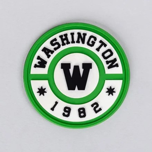 Patch en PVC 3D en caoutchouc de haute qualité avec logo personnalisé, thermocollant, avec support de transfert thermique pour vêtements de mode |   Fabricant OEM - Product Image 4