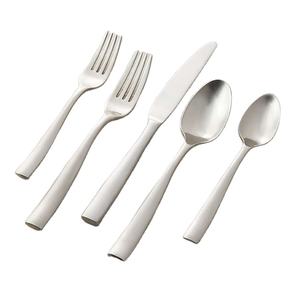 Ensemble de couverts en métal avec 5 pièces finition argentée pour la table et l'utilisation quotidienne, exportateur en gros - Product Image 1