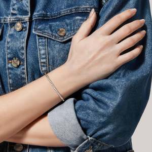 Pulsera de tenis con diamantes de corte redondo y engaste de punta compartida de eternidad completa - Product Image 5