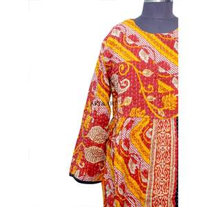 Vestido maxi kantha de algodón estampado de lujo para mujer, moderno, para fiesta, con cuello redondo, manga tres cuartos abullonada, estilo étnico fusion. - Product Image 2