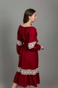 Robe brodée rouge d'Ukraine, style fait main avec détails de chemisier traditionnels, nouvelles arrivées, robe brodée à manches longues pour femmes - Product Image 2
