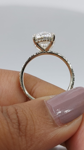 Elegante Anillo de Compromiso con Diamante Ovalado de 2.5 Quilates, Oro Sólido de 18K, Engaste de Garras, Banda Pavé, Joyería Fina Clásica para Mujer - Product Image 4