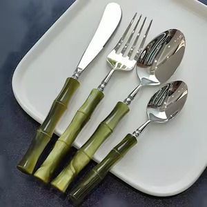 Ensemble de couverts élégants en métal, cuillère, fourchette, couteau, collection de vaisselle de cuisine haut de gamme - Product Image 2