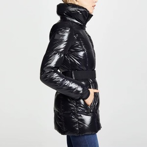 Veste d'hiver légère et pliable pour femme, bleu clair, avec capuche, doublure matelassée, poches zippées, idéale pour la randonnée et les voyages - Product Image 6