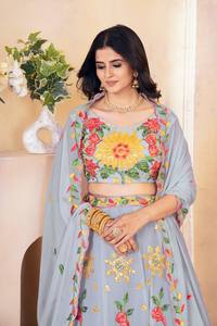Ramdev Trading – Nouvelle collection de lehenga choli traditionnels pour femmes, élégants et doux, en tissu recyclé, prêts à porter pour les fêtes - Product Image 4
