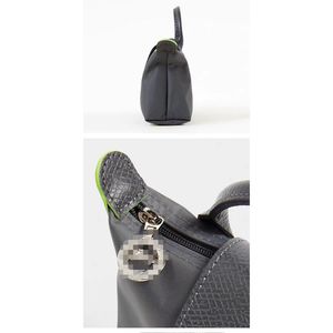 Bolso Tote Mini Plegable de Nylon y Cuero para Mujer, Ligero y Versátil, Tipo Bandolera - Product Image 5