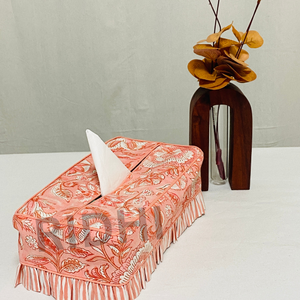 Housse de boîte à mouchoirs décorative en coton imprimé à volants motif floral Ridhi Floral Rose Garden, réutilisable pour la salle à manger d'hôtel - Product Image 1