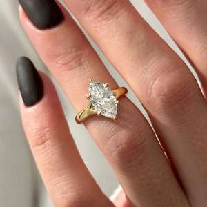 Anillo Solitario con Diamante Cultivado en Laboratorio de 2 Quilates, Corte Marquesa, E VVS2, 2.7MM, Oro Amarillo de 14k, Certificado IGI - Product Image 5