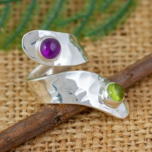 Anillo de Plata de Ley 925 Hecho a Mano con Peridoto y Amatista, Piedra Preciosa Natural, Regalo de Aniversario o Promesa - Product Image 3