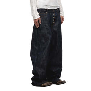 Jean large pour homme en denim foncé, coupe décontractée, taille haute, fermeture boutonnée, style streetwear, en coton tissé pour l'automne - Product Image 1