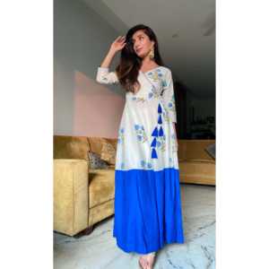 Robe bleue Big Butta respirante taille XS avec couleurs contrastées et taille naturelle pour usage quotidien - Product Image 5