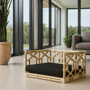 Canapé-lit pour chien en rotin à motif géométrique en treillis, lit de repos moderne en cannage pour animaux de compagnie avec coussin noir, ensemble de meubles de luxe en osier pour animaux - Product Image 3