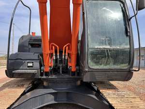 Excavatrice sur chenilles hydraulique d'<span class=keywords><strong>occasion</strong></span> Hitachi 200 de 20 tonnes, d'origine japonaise, 95% neuve, avec moteur, boîte de vitesses et roulements, à vendre - Product Image 5