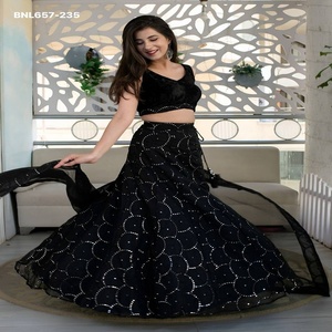 Conjunto de Lehenga-Choli y Dupatta de Organza Pesada con Lentejuelas y Bordado de Hilo para Fiestas, Moda Femenina, Compra en Línea en India - Product Image 1