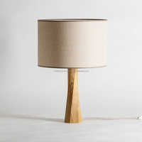 Lampe artisanale moderne multifonctionnelle et écologique avec base en bois et abat-jour en tissu pour anniversaire, chambre, bureau, hôtel