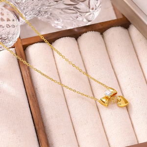 Collier en forme de cœur pour femmes en acier inoxydable 304 avec finition plaquée or et incrustation de zircon sur chaîne en câble - Product Image 3