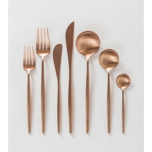 Ensemble de couverts en cuivre minimaliste moderne, finition mate, résistant à la rouille, collection de couverts pour dîner de mariage - Product Image 1