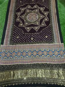 Black <b>Silk</b> Saree With Gold Embroidery And <b>Red</b> Border Traditional Indian Pakistani Wedding Wear For Women - Product Image 3
