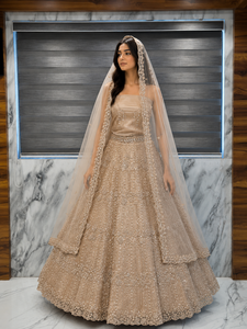 Elegante Lehenga Choli Beige Bordado con Velo, Vestido de Novia Tradicional Indio Hasta el Suelo, Corte Holgado - Product Image 2