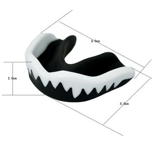 Protector Bucal de Silicona Negro y Amarillo con Diseño de Dientes de Tiburón, Protección Deportiva, Ajuste Personalizado, Alta Calidad, para Boxeo, MMA, Judo - Product Image 5
