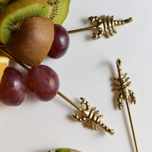 Palillos para Aperitivos Scorpion Gold, Juego de 4 Palillos para Cócteles, Accesorios de Bar, Palillos para Frutas - Product Image 3