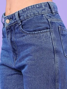 Jean en denim noir déchiré aux genoux, coupe ajustée, éco-responsable, style vintage, coupe classique pour femme - Product Image 6