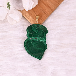 Pendentif en pierre tendance unisexe Ishu Gems, malachite naturelle stalactite, laiton plaqué or/argent/or rose/ruthénium noir, 17,4 g - Product Image 3