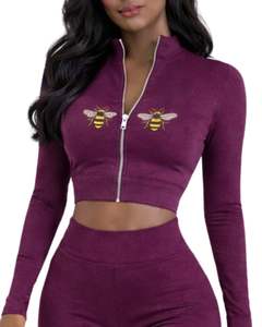 ชุดโยคะสองชิ้นสีแดงไวน์สำหรับผู้หญิง เสื้อครอปซิปและกางเกงขาบานเอวสูง ปักลายผึ้ง ชุดออกกำลังกาย ผลิตตามสั่ง - Product Image 2