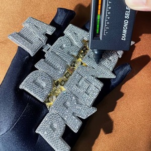 Colgantes de Lujo Chapados en Plata de Ley con Diseño de Letra y Nombre Personalizado para Hombres y Mujeres, Estilo Hip Hop con Diamantes Iced, Ideales para Fiestas - Product Image 3