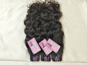 ผมแท้ธรรมชาติอินเดียแบบ Remy ขนาด 26 นิ้ว แบบมัดเป็นช่อจากผู้บริจาคคนเดียว เนื้อผมหยักศกธรรมชาติ ไม่ผ่านการแปรรูป พร้อมลอนลึก - Product Image 6