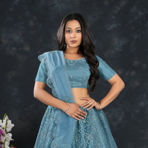 Conjunto de Lehenga Choli con bordado de lentejuelas en toda la prenda, falda acampanada de diseño, blusa elegante y dupatta, largo hasta el suelo, para graduación y baile de graduación - Product Image 2