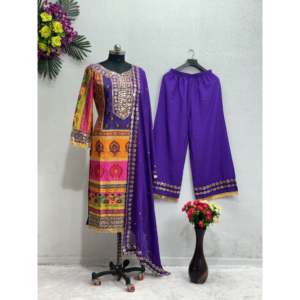 Magnifique ensemble haut, bas et dupatta en mousseline de soie avec impression numérique et travail manuel - Product Image 2